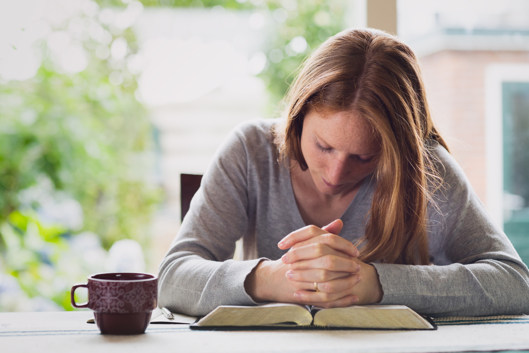 Estoy divorciada, no tengo pareja. ¿Puedo comulgar? - Misioneros