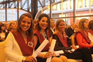 Estudiantes en su acto de graduación